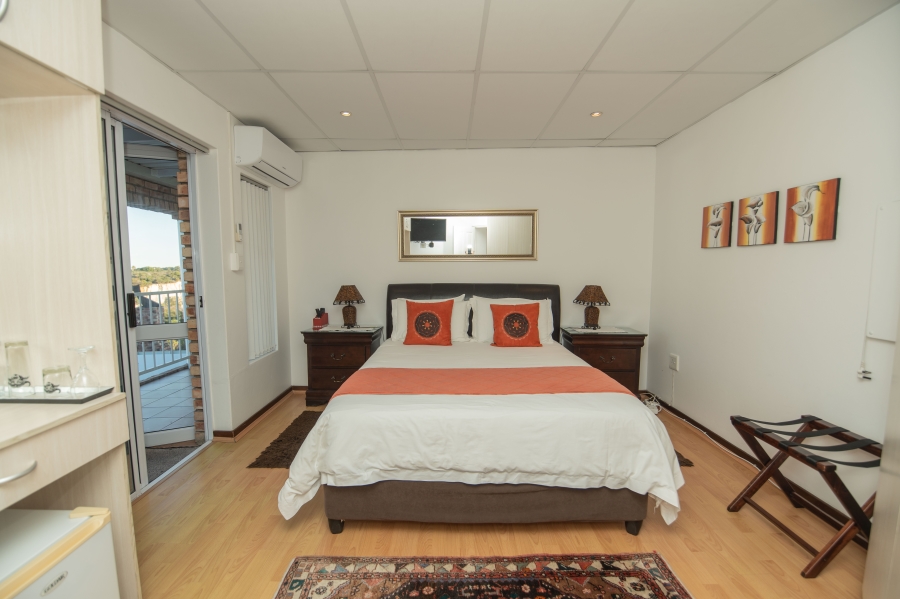6 Bedroom Property for Sale in Humerail Eastern Cape